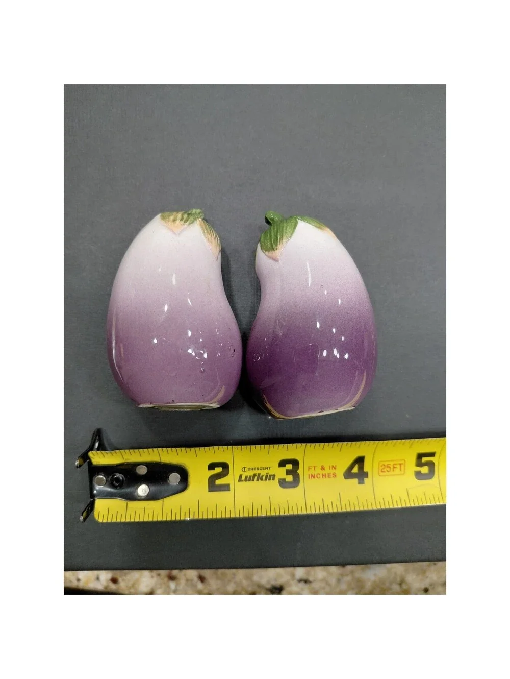 Salt and Pepper shakers, Eggplant design, Papel Corellanel L53922